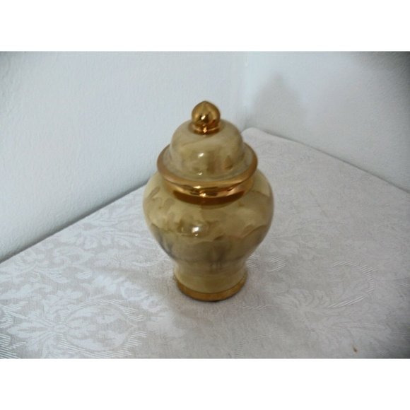 Gold on gold covered glass container  7"at the widest part and 4 inches tall - Picture 3 of 4